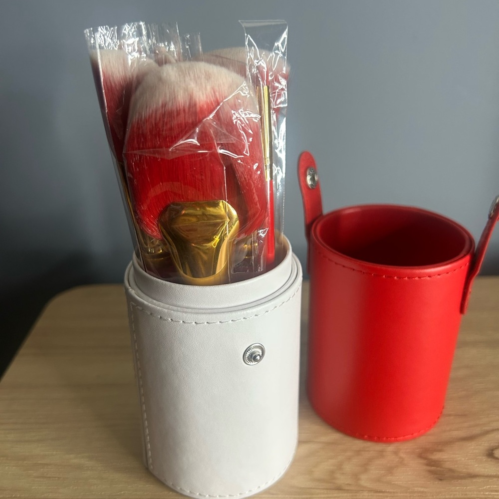 NWOT 10 Piece Brush Set in Red/White Leatherette Cylinder Storage Case